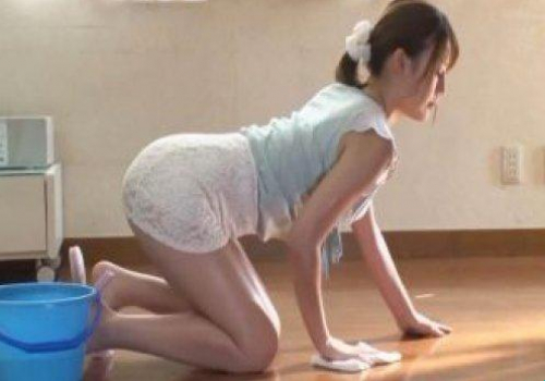 Cô em giúp việc nóng bỏng bị ông chủ cưỡng hiếp lúc lau nhà